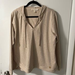 Lightweight hoodie with gold details and crossover at side.